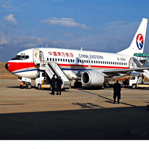 桂林机场空运航空快运业稳步发展的原因是什么？